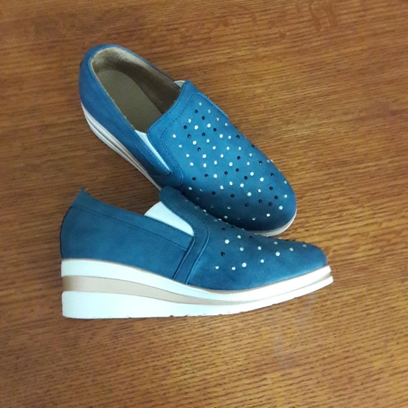 Wedge shoe sz 6 1/2 - Picture 2 of 4